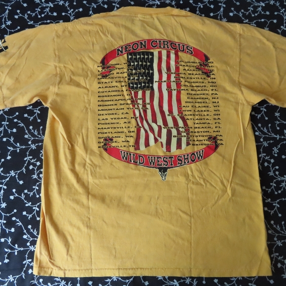 Vtg signed Brooks And Dunn  Neon Circus Tour tee - Picture 4 of 6
